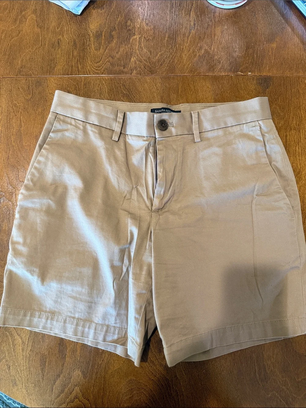 Banana Republic Men's Flat Front Chino Shorts in Khaki